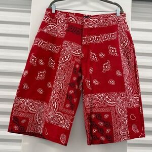 Beyond the Limit Mens Red Bandana Paisley Print Streetwear Shorts Size 38
